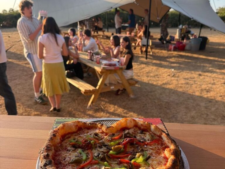 Parties with pizza